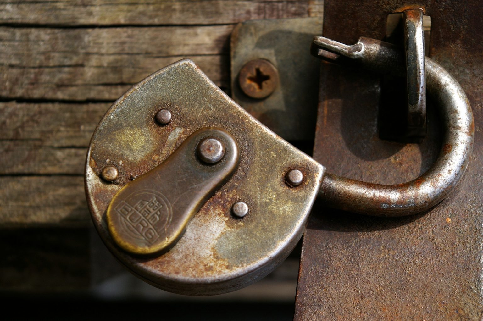 How to Open Antique Trunks How to a Locksmith Locksmith