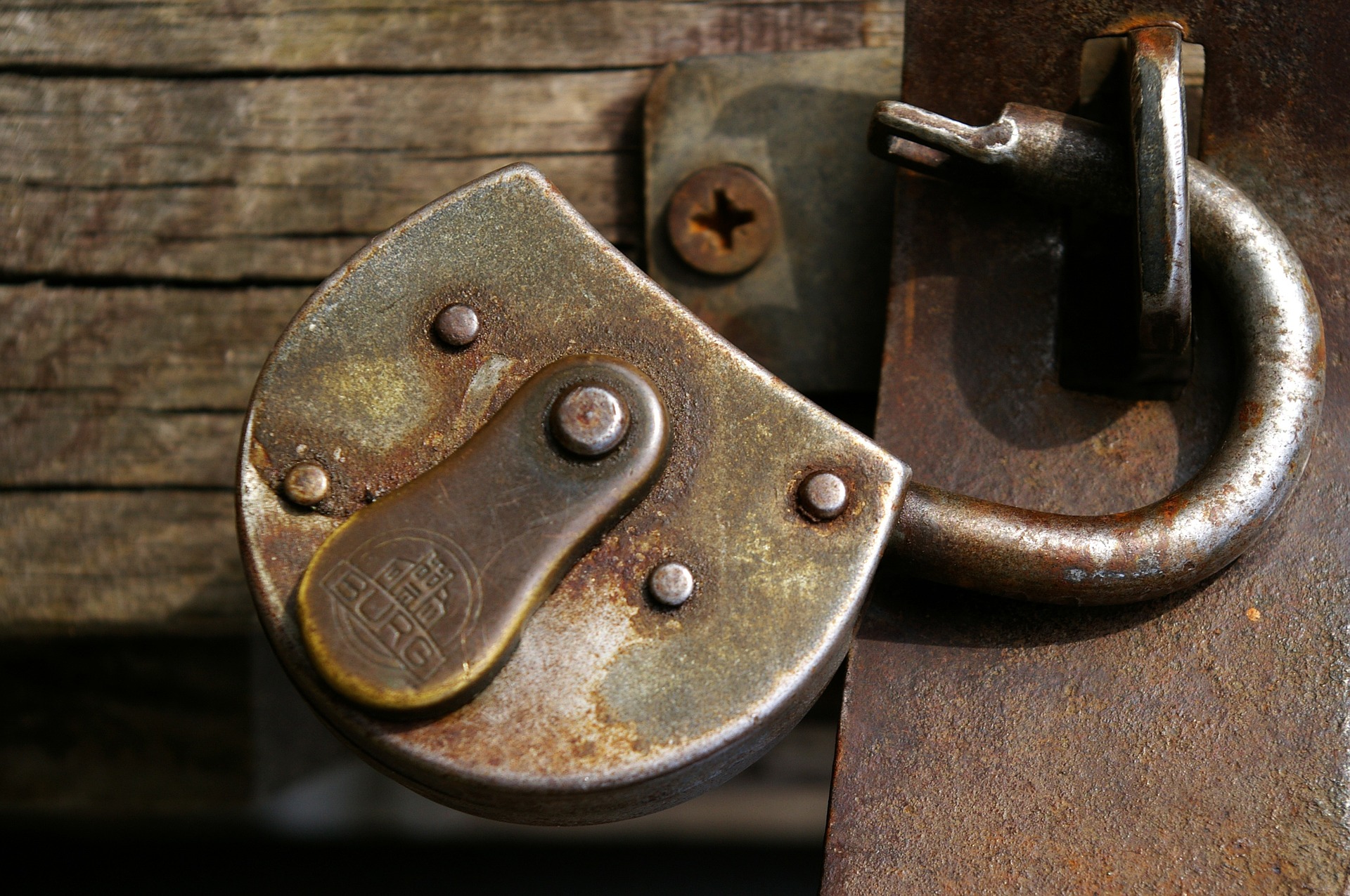 How to Open Antique Trunks - How to Become a Locksmith