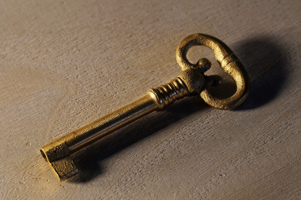 Unlock antique steamer trunk with a figure 8 lock - Discount Locksmith LLC